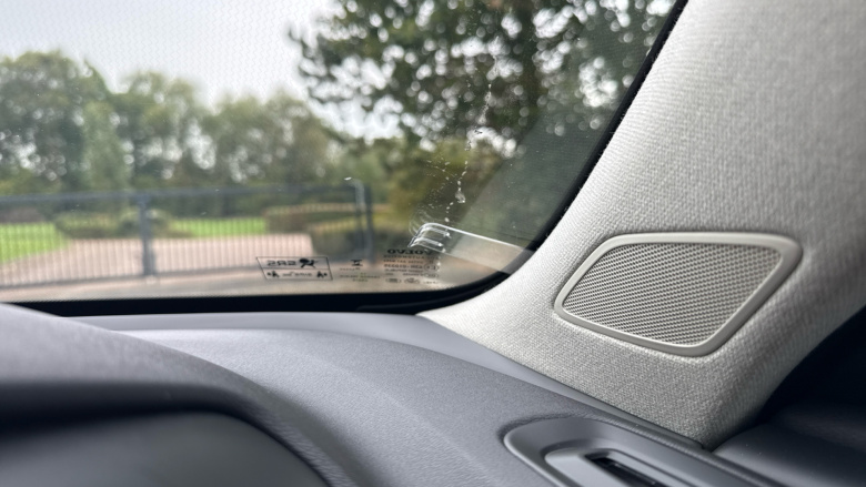 Volvo XC40 2.0 B3P Ultra Dark 5dr Auto Petrol Estate